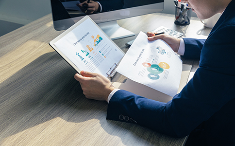 ?？谌绾巫?cè)傳媒公司？