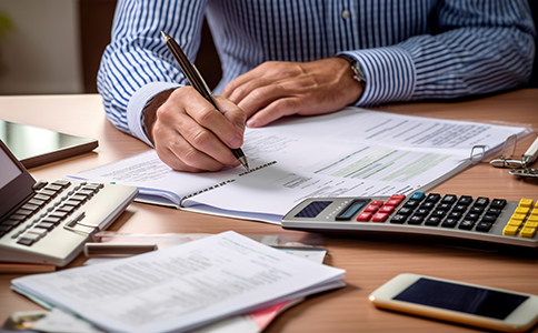 ?？谌绾巫?cè)房地產(chǎn)開發(fā)公司？