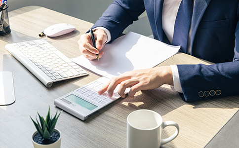 ?？谧怨拘枰男┦掷m(xù)