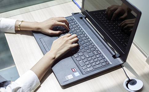 ?？诠咀陨虡说馁M用