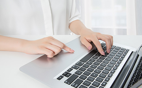 ?？谛畔⒆稍児咀?cè)流程