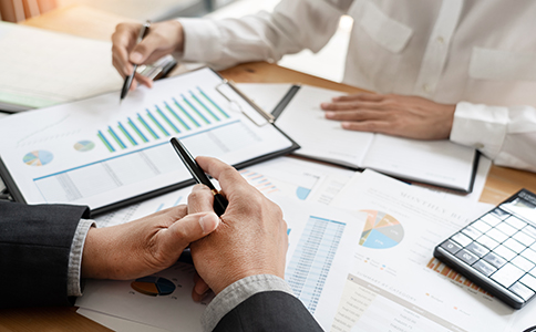 ?？谟邢薰咀陨婕暗馁M用