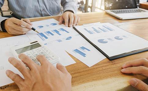 ?？诠咀?cè)代理收費(fèi)的市場(chǎng)參考范圍