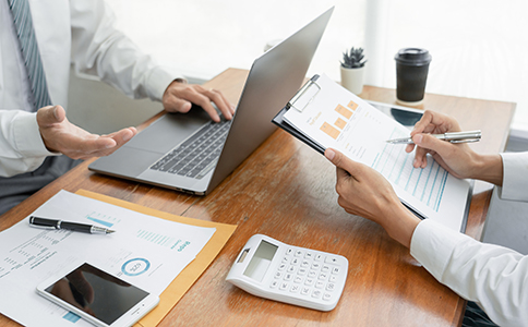 ?？诖韴?bào)稅公司