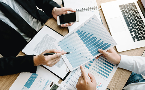 在?？谧砸患夜咀缘馁M用情況